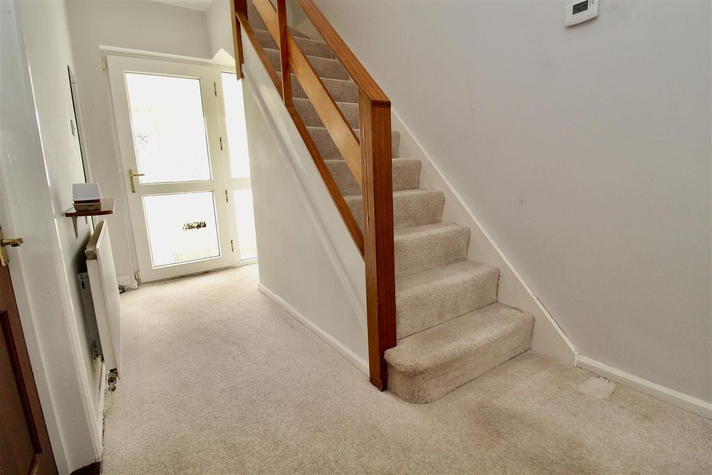 Property photo 2 of 31 Entrance Hallway