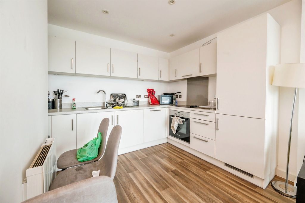 Property photo 3 of 17