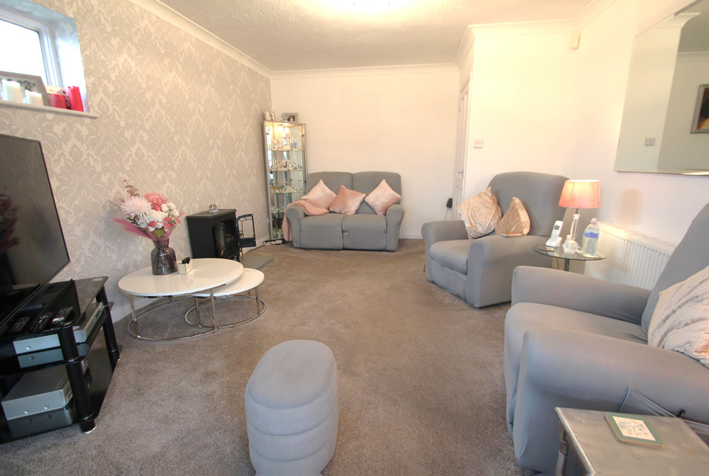 Property photo 3 of 21 Lounge