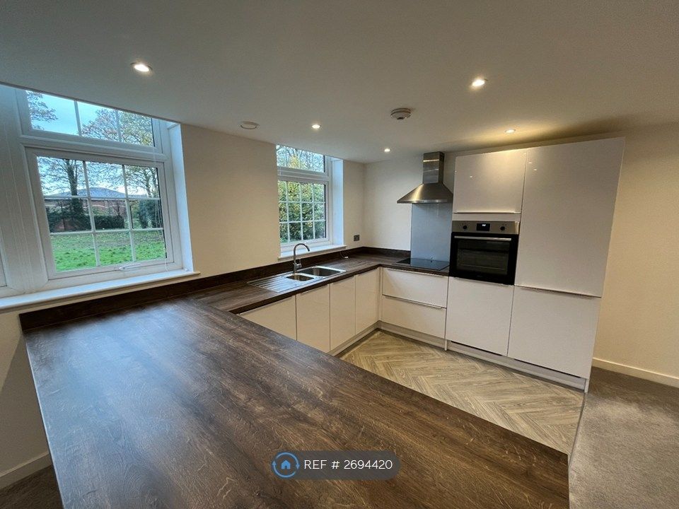 Property photo 3 of 12 Kitchen