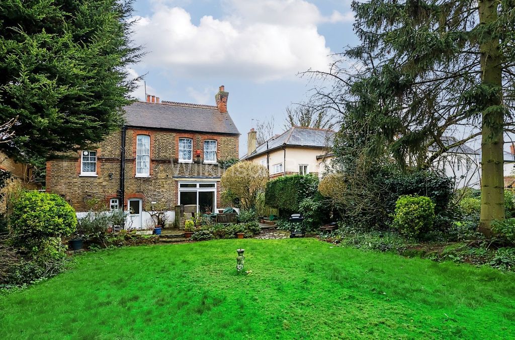 Property photo 3 of 12