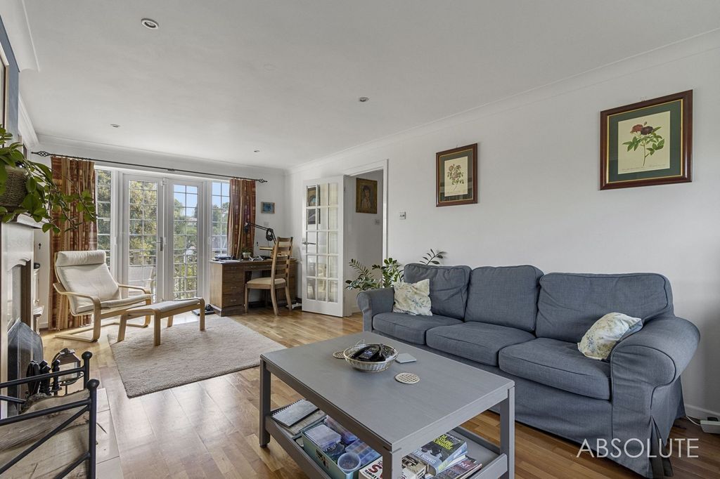 Property photo 2 of 31