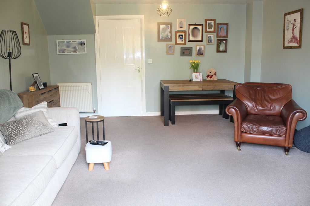 Property photo 2 of 12 Lounge