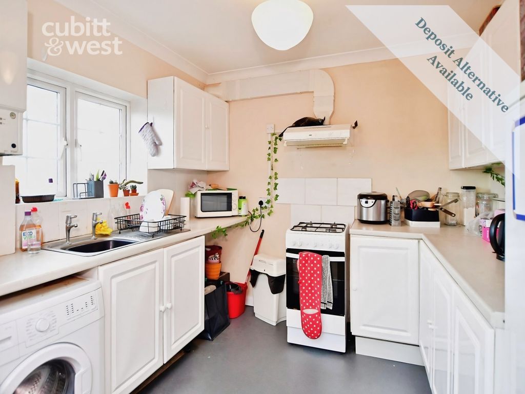 Property photo 2 of 11 Kitchen