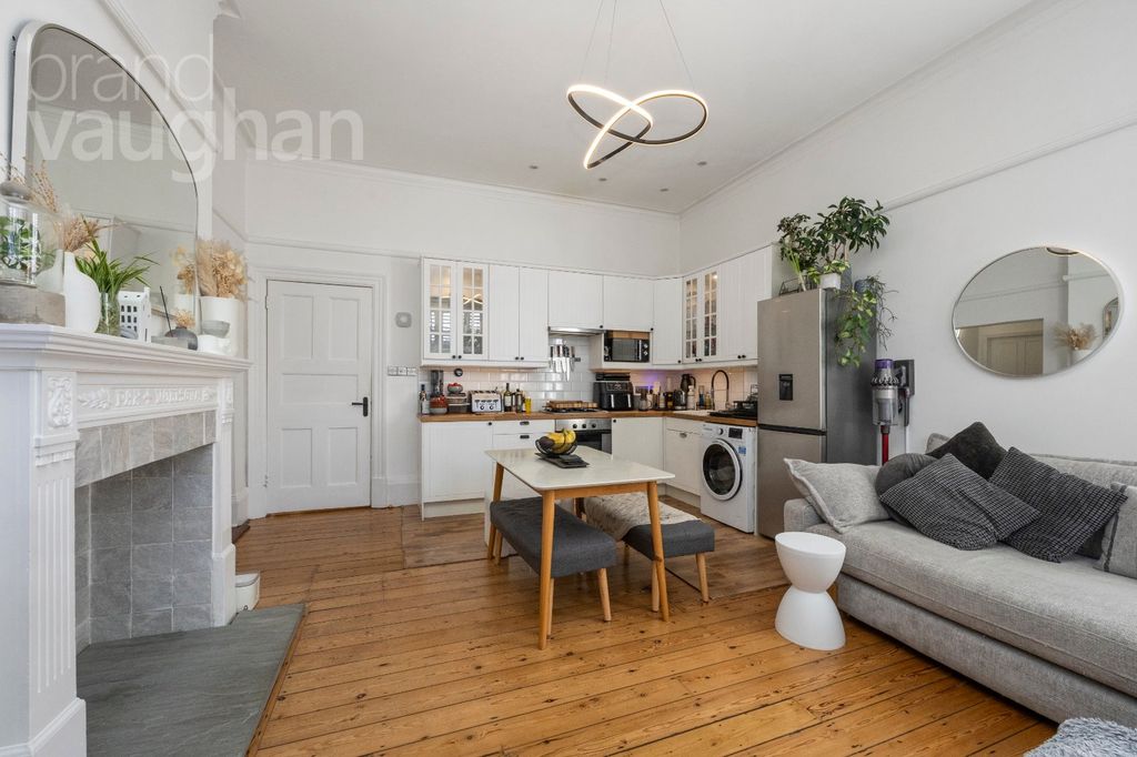 Property photo 3 of 23 Picture No. 11