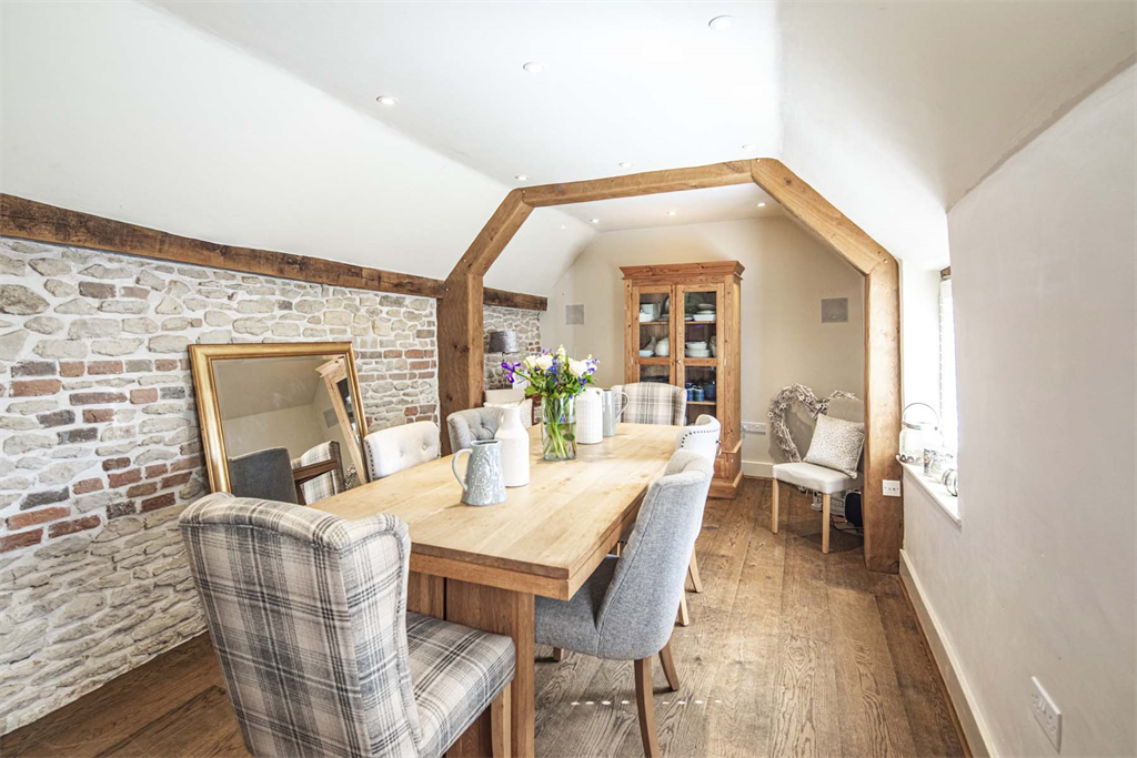 Property photo 3 of 28