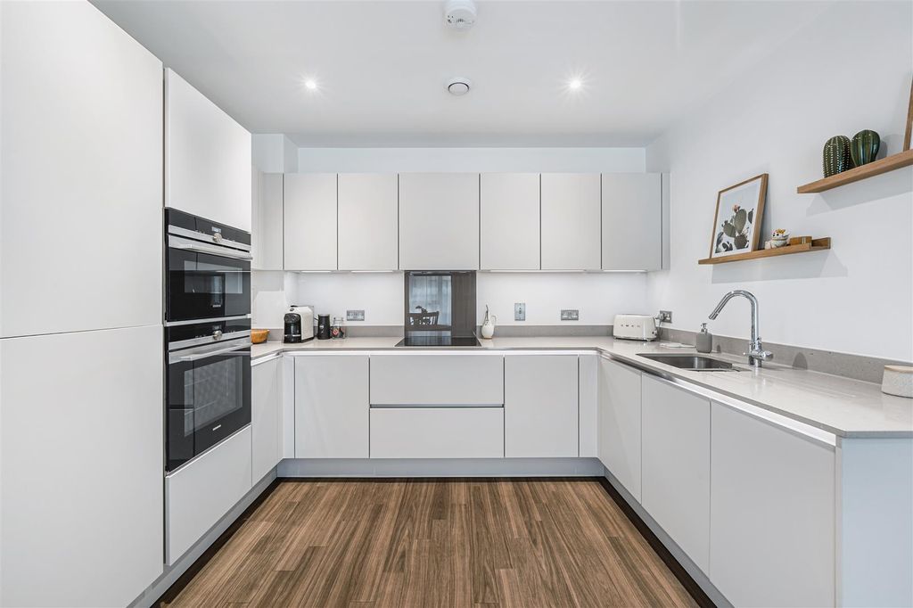 Property photo 2 of 13 19 Munster Court-6.Jpg