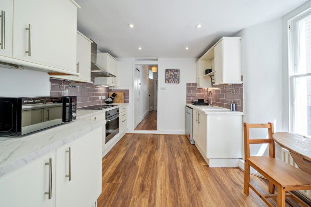 Property photo 2 of 16 Picture No. 03