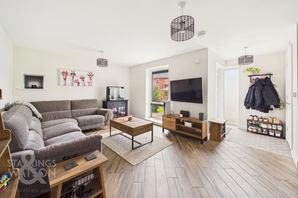 Property photo 2 of 21