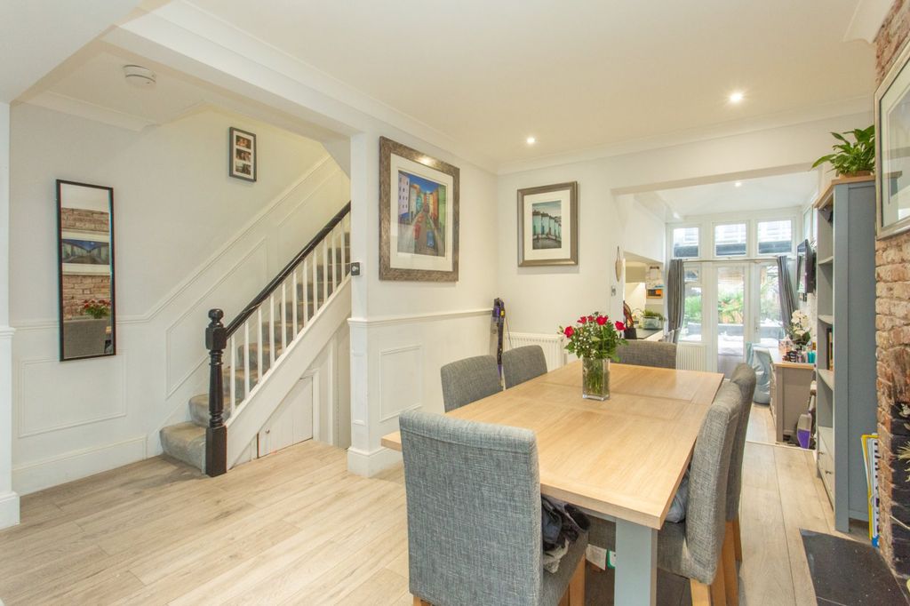 Property photo 3 of 16 Picture 3