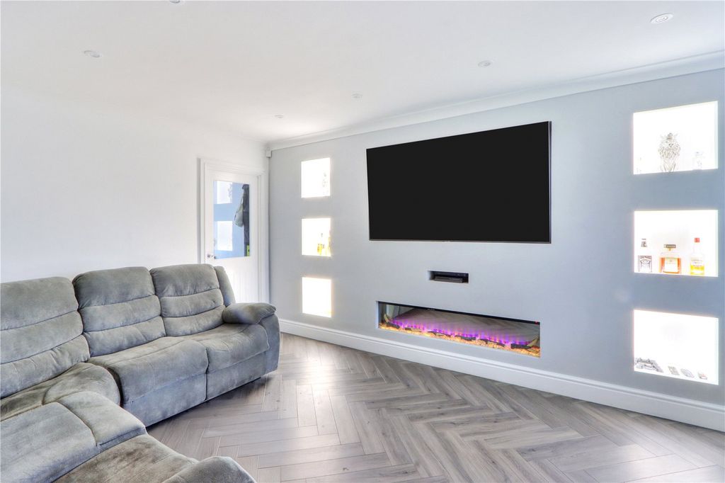 Property photo 3 of 11 Picture No. 16