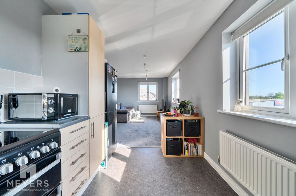 Property photo 3 of 11