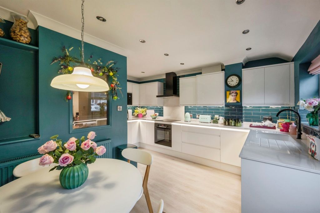 Property photo 3 of 25