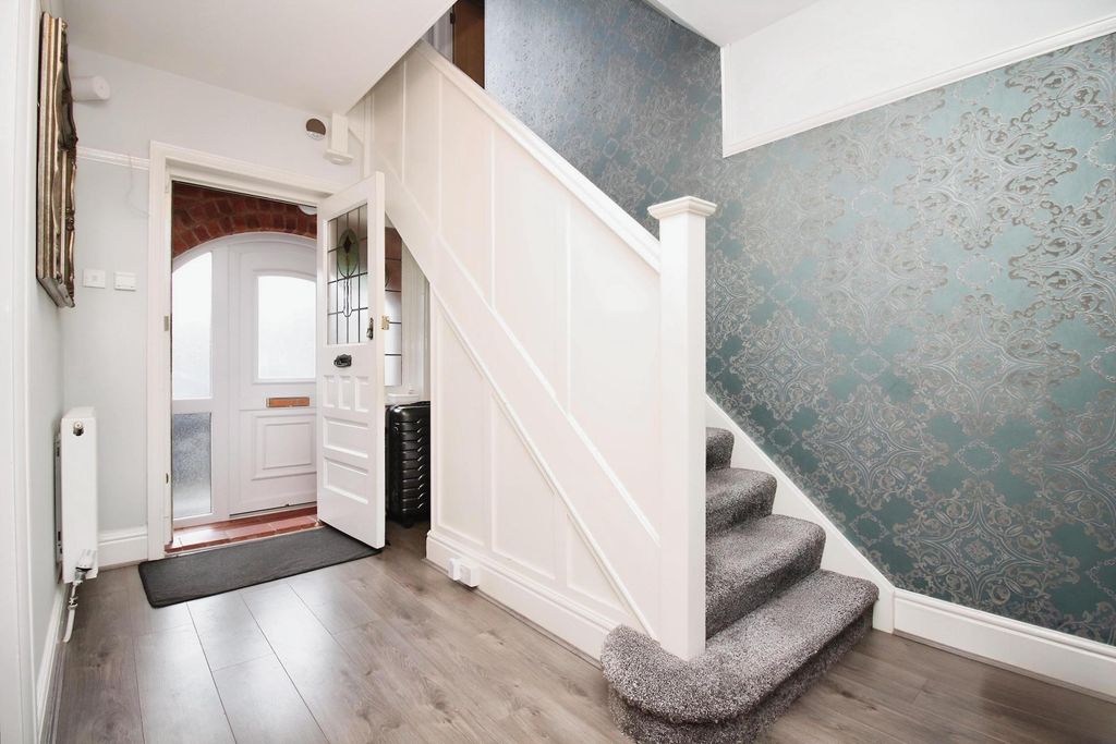 Property photo 2 of 26