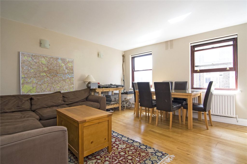 Property photo 1 of 11 Living Room