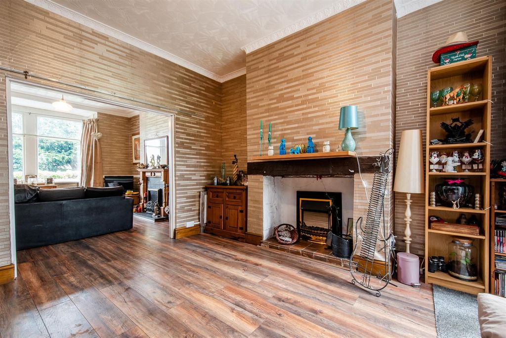 Property photo 2 of 22 Dining Room