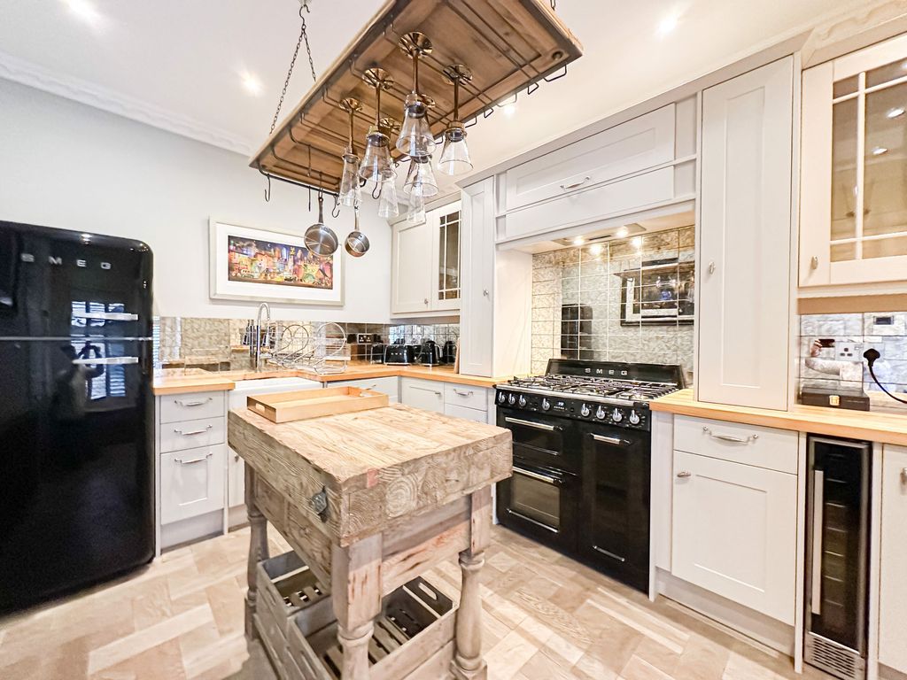 Property photo 2 of 20 Photo 6