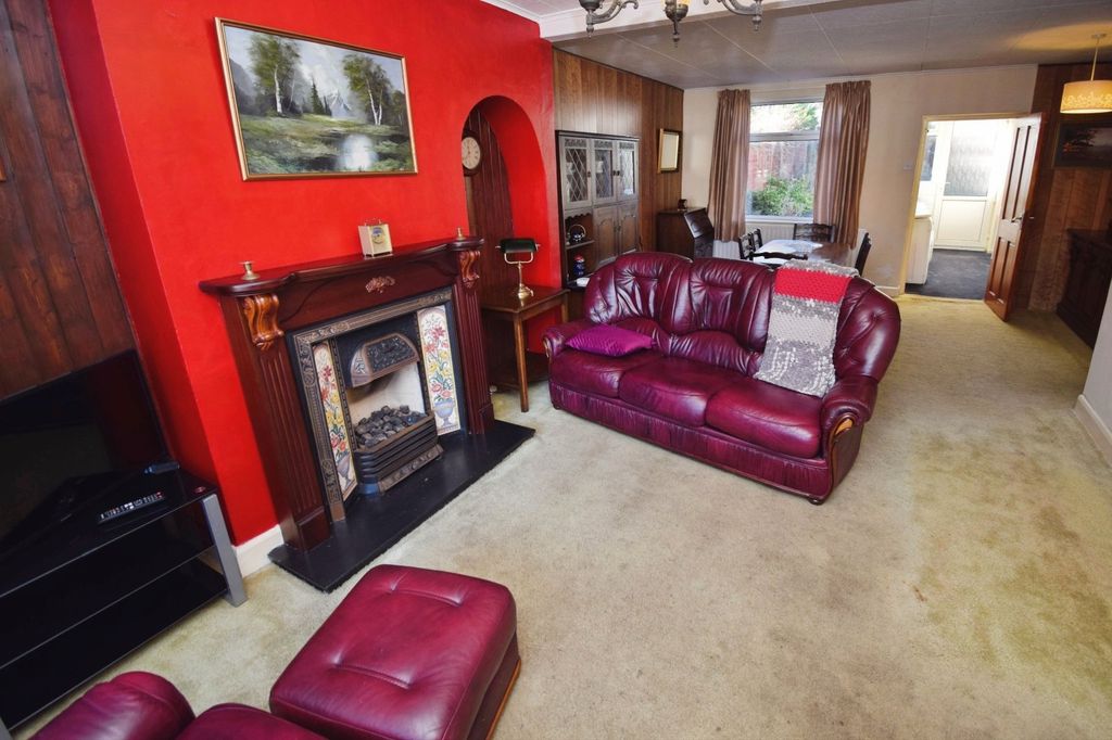 Property photo 2 of 19 Living/Dining Room