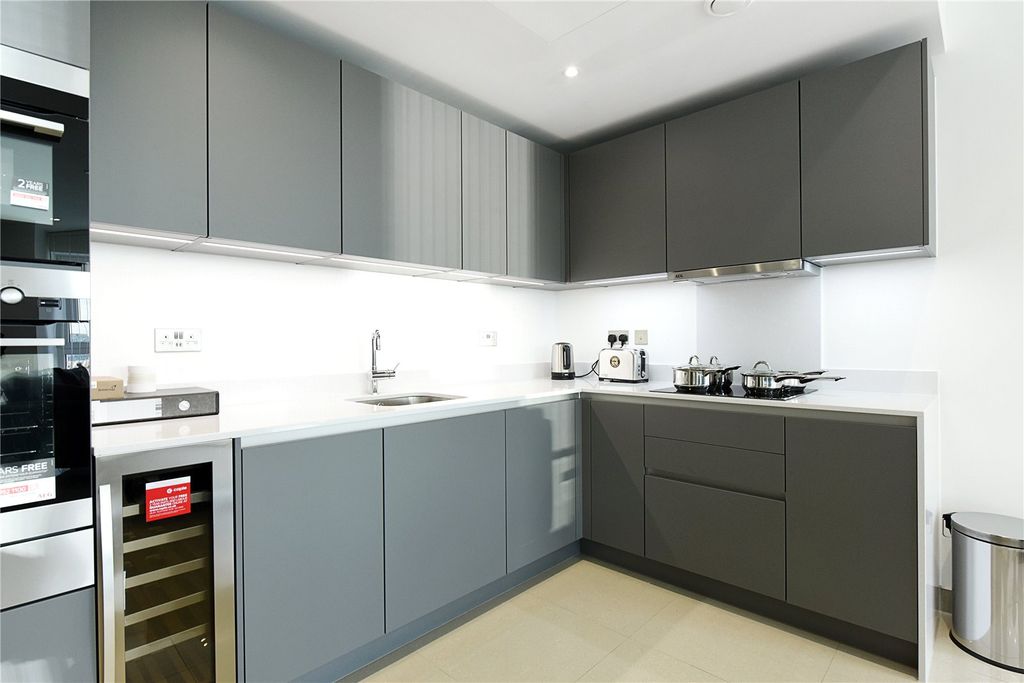 Property photo 3 of 9 Kitchen Se1