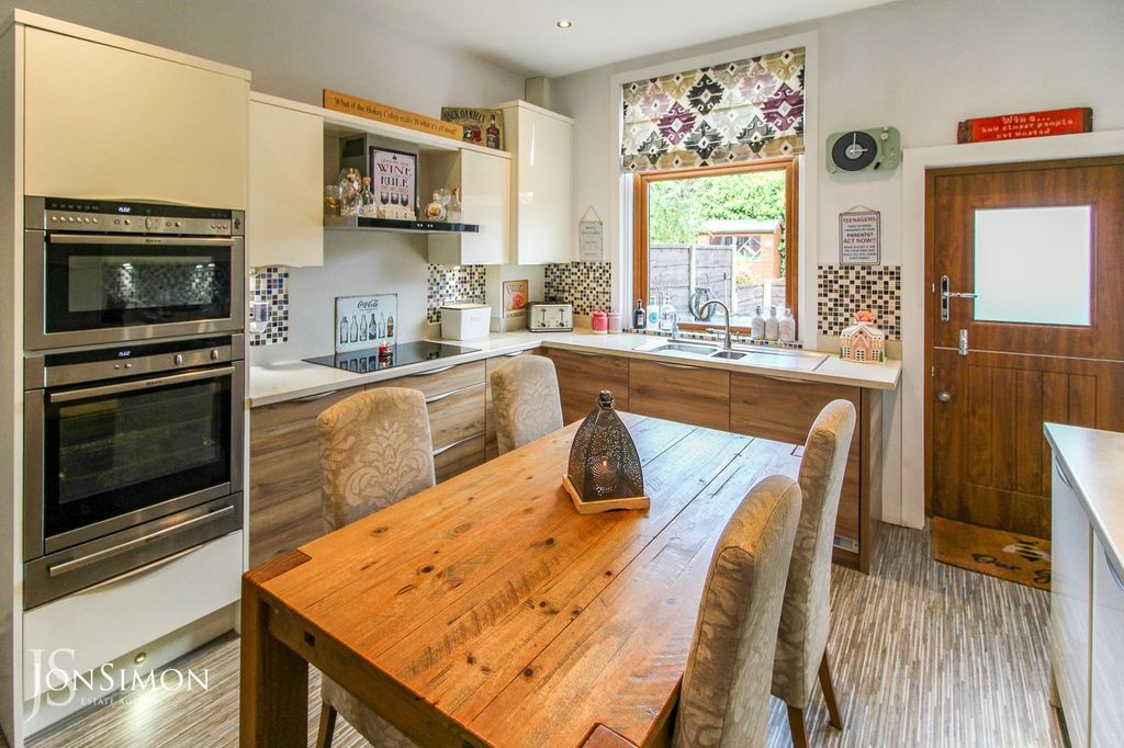 Property photo 3 of 31