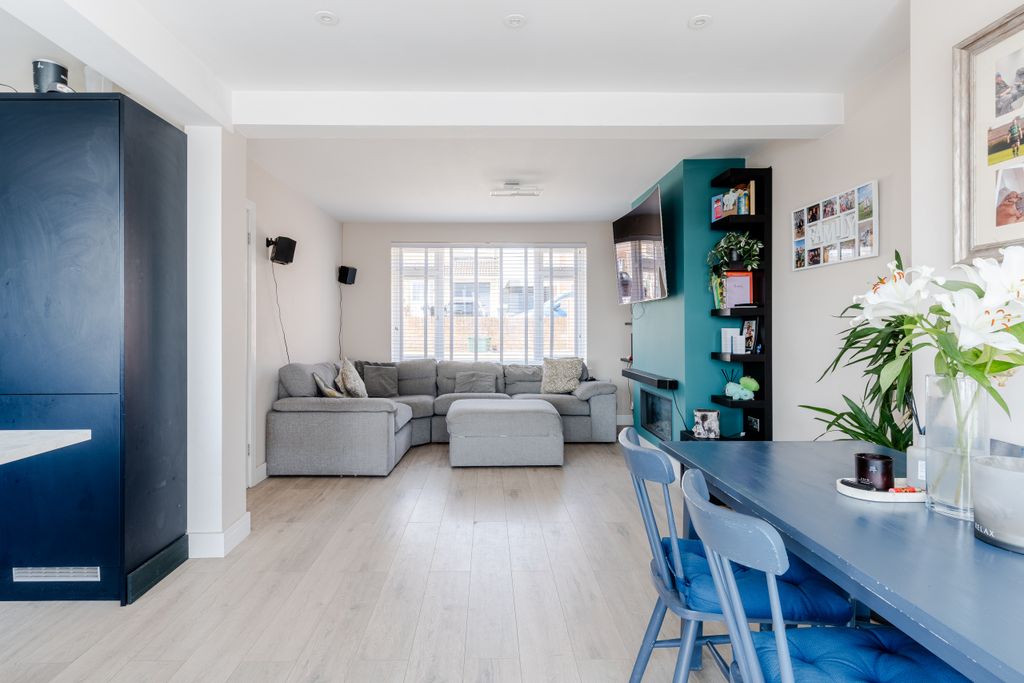 Property photo 1 of 16 A7408667-Hdr-1