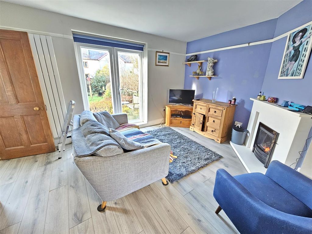 Property photo 2 of 13 Lounge.Jpg