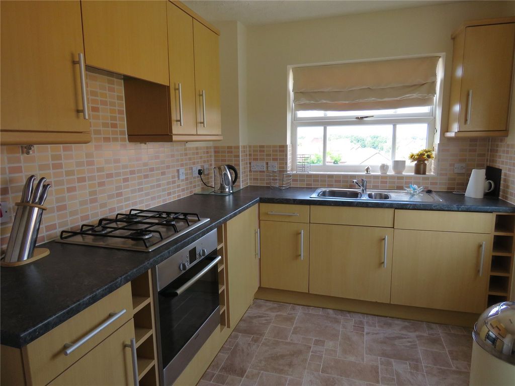 Property photo 3 of 10 Kitchen