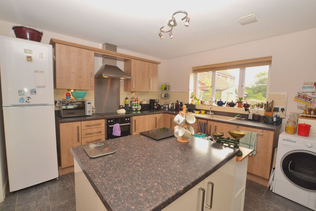 Property photo 2 of 31