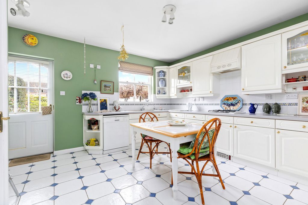 Property photo 2 of 21