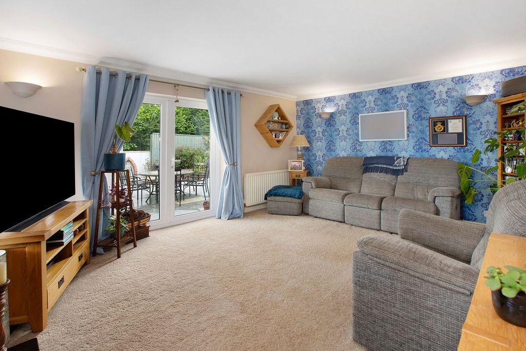 Property photo 3 of 21