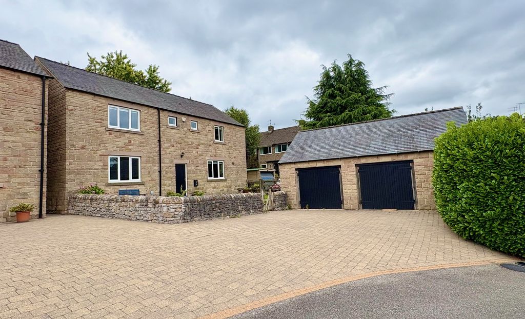 Property photo 1 of 31