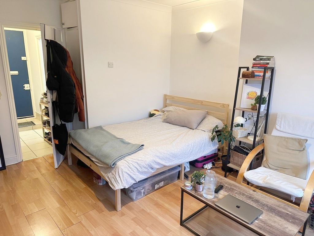 Property photo 3 of 6 Open Plan Living Room/Bedroom