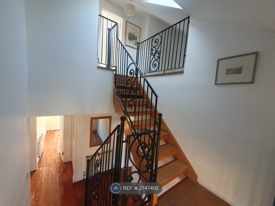 Property photo 3 of 35 Landing