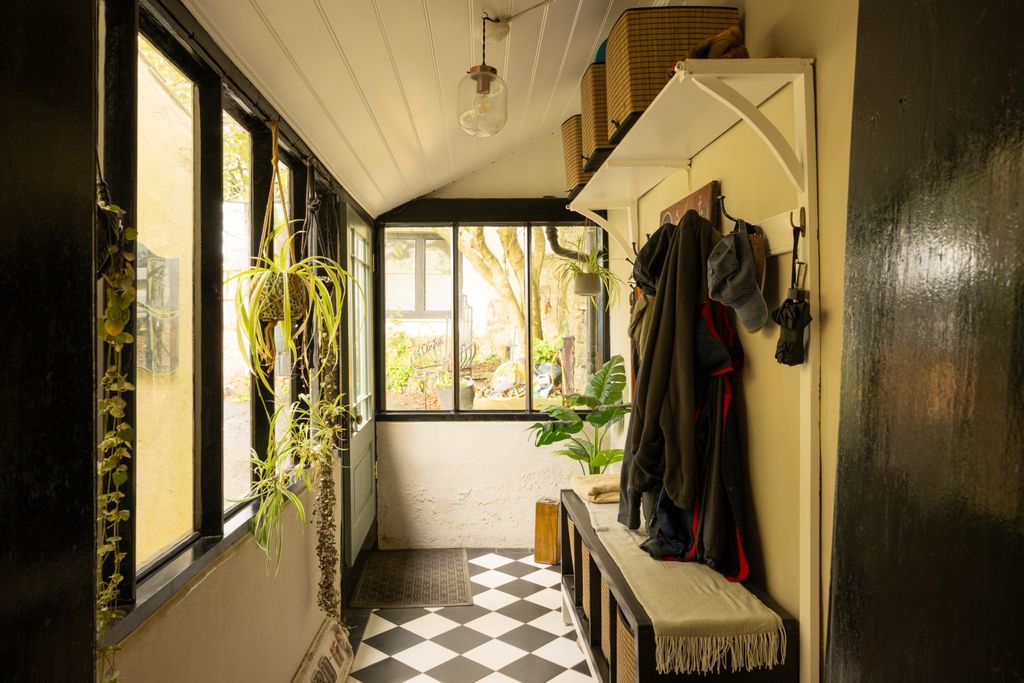 Property photo 2 of 19 Porch