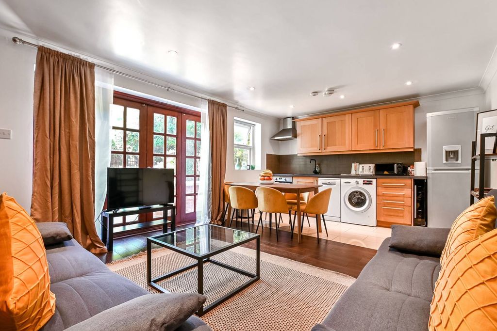 Property photo 2 of 20