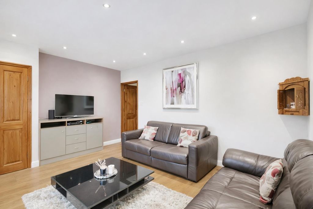 Property photo 2 of 7 80F9623E-9Cfe-4008-88Ea-c87046A35Bb2.Png