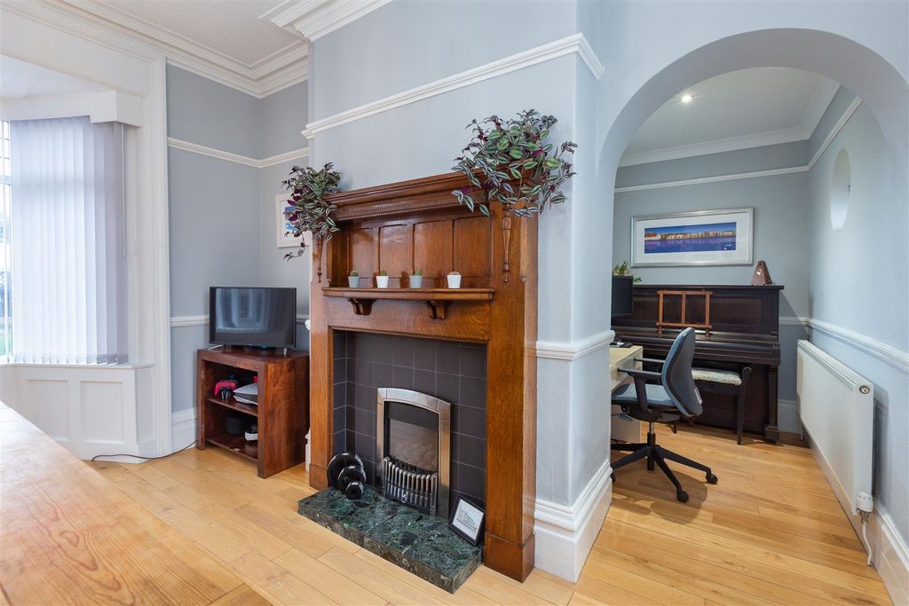 Property photo 3 of 25