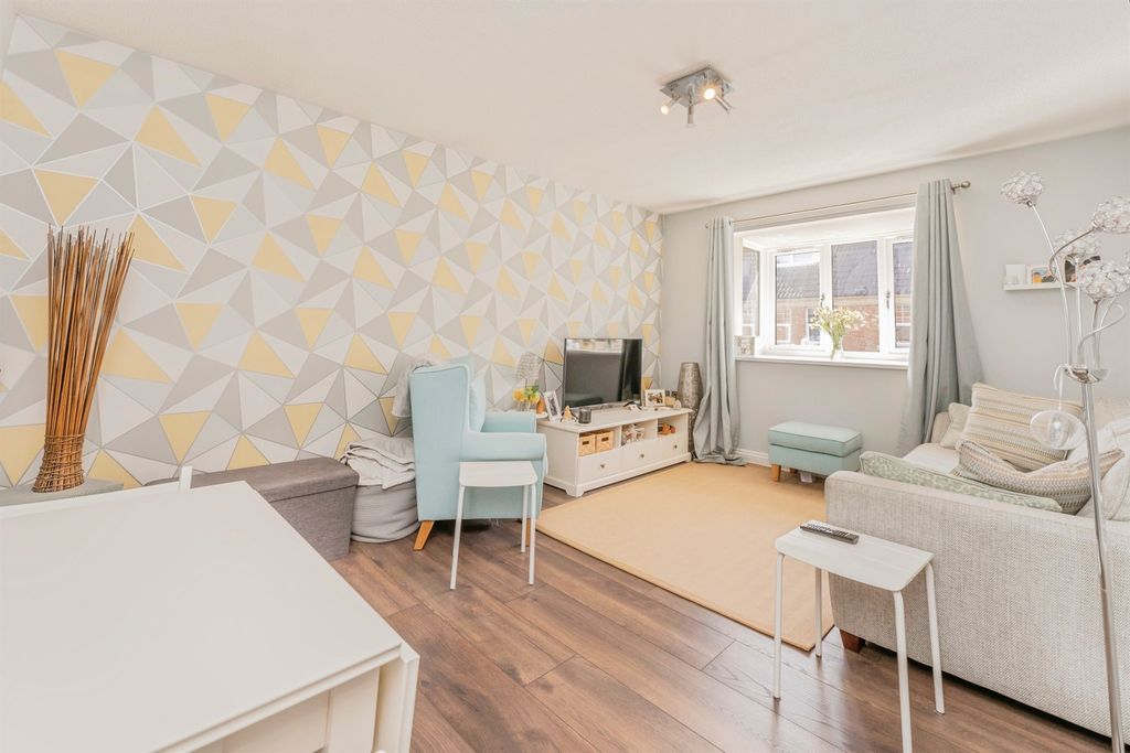 Additional image 4 of 2 bed flat for saleRussell Street, Kettering NN16