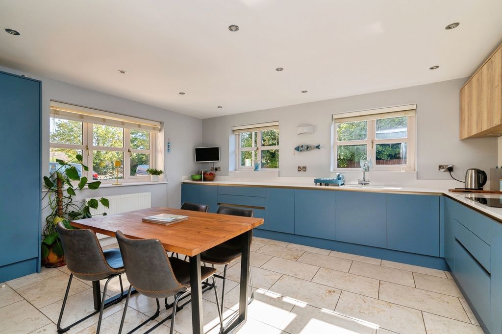 Property photo 2 of 24 Dining Kitchen