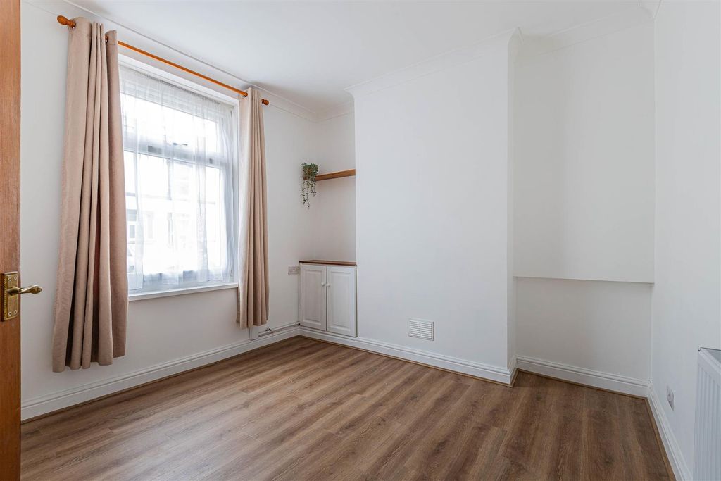 Property photo 2 of 12 Rhymney Street 12-6.Jpg