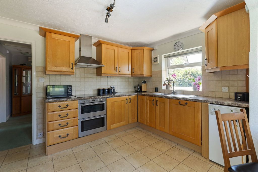 Property photo 3 of 18