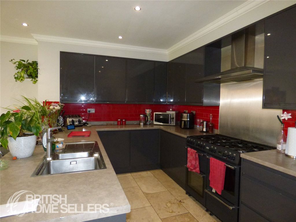 Property photo 2 of 29 Picture No. 12