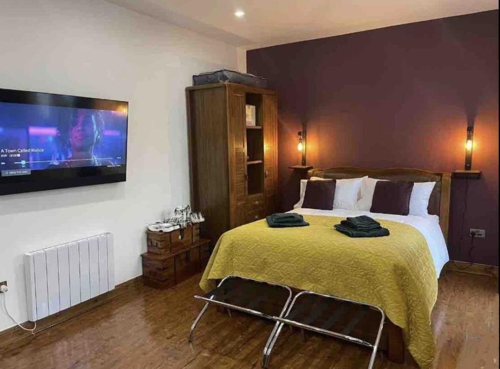 Property photo 2 of 9 Bedroom 2.Jpg