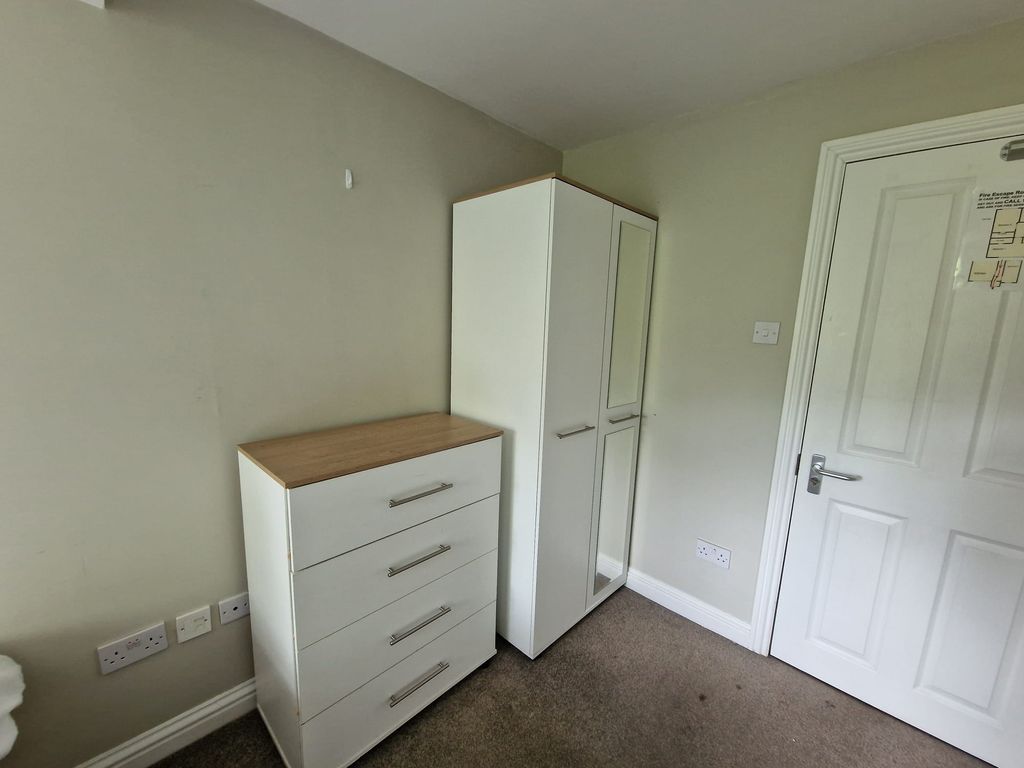 Property photo 1 of 2