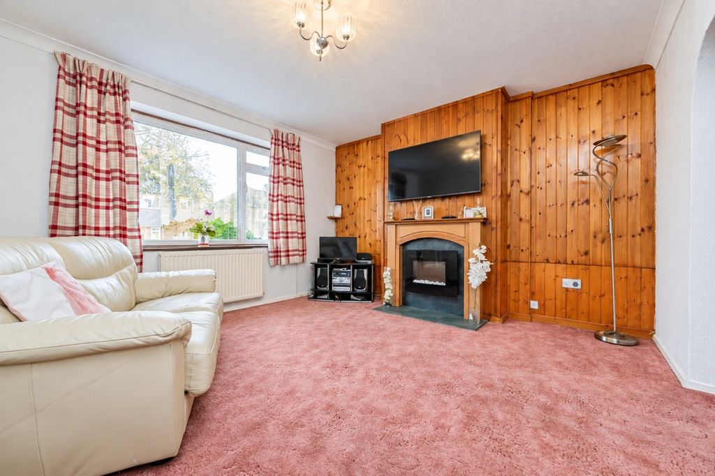 Property photo 2 of 27