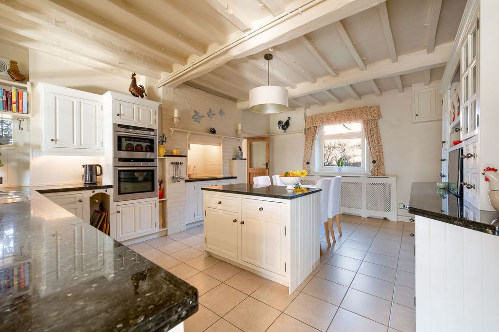 Property photo 3 of 37