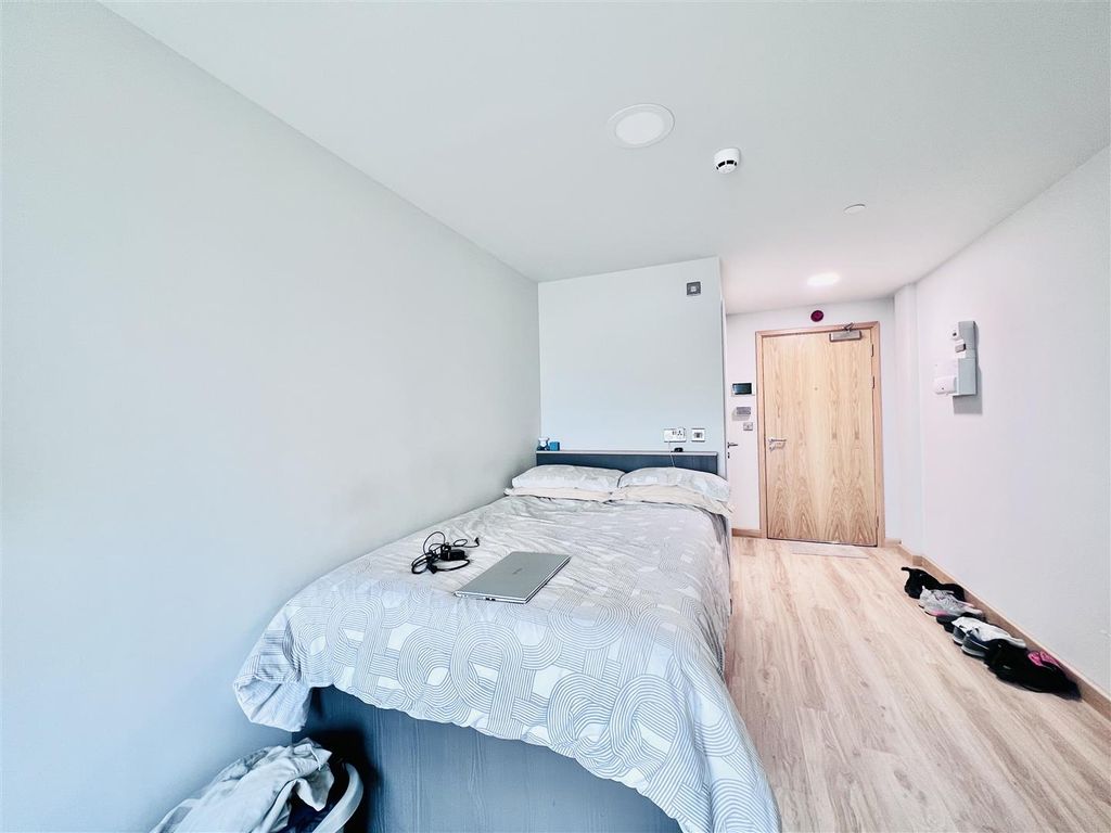 Property photo 3 of 9 Studio