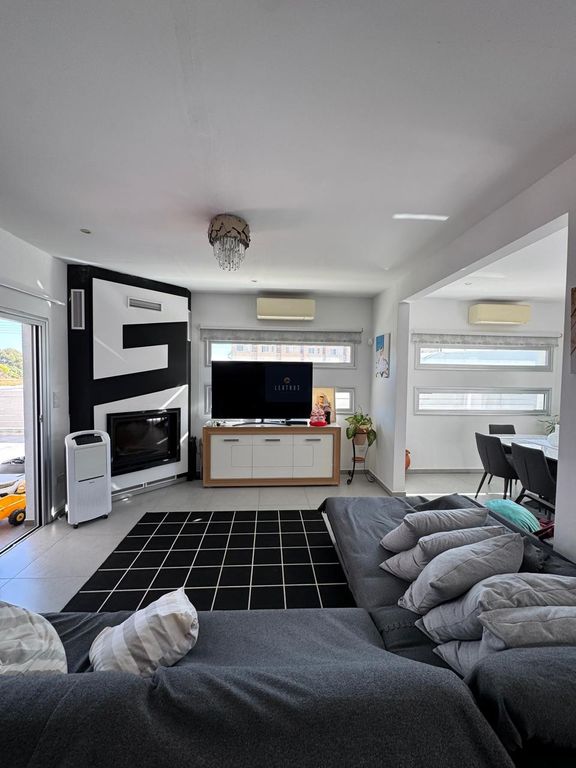 Property photo 3 of 20