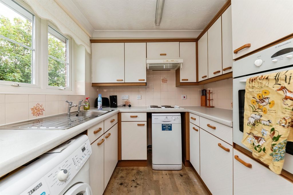 Property photo 3 of 17