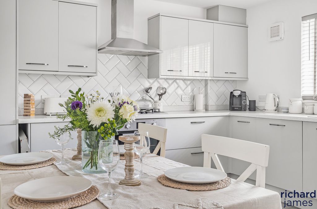 Property photo 2 of 19 7861245F-8Cbd-443...